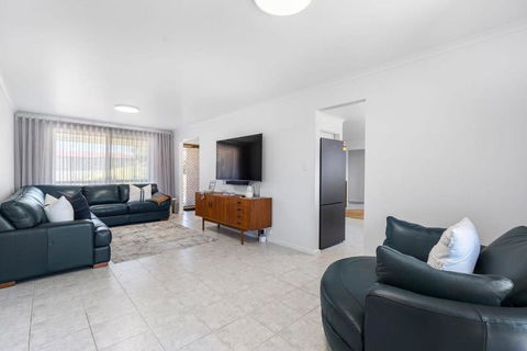 Albatross-96 Albatross Ave Hayborough - No Linen Included - Accommodation Cooktown 2