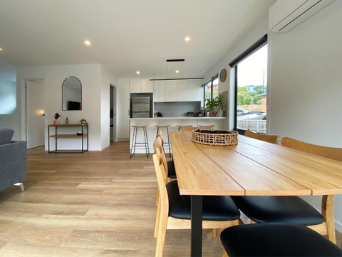 Albatross Rise - Modern Family Home - Accommodation Cooktown 4