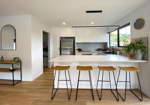 Albatross Rise - Modern Family Home - Accommodation Cooktown 1
