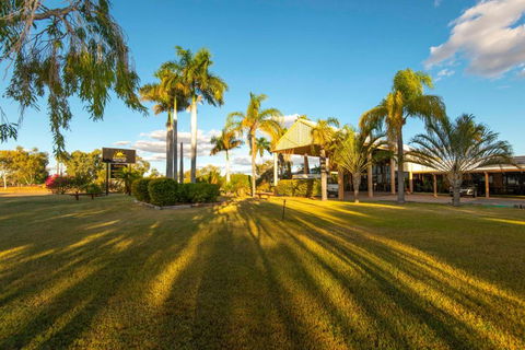 Albert Park Motor Inn-KING BEDS-POOL-SHADED PARKING - Accommodation Cooktown 0