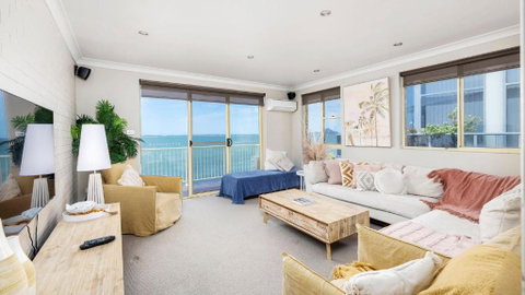 Alcheringa - Units 3 & 4 32 Sandy Point Rd - Accommodation Cooktown 3