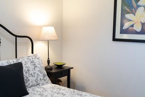 Alderwood Cottage - Cottage W Gorgeous Dam Views! - Accommodation Cooktown 4