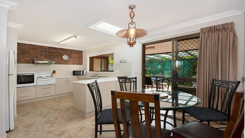 Alexander Palms - Accommodation Cooktown 0