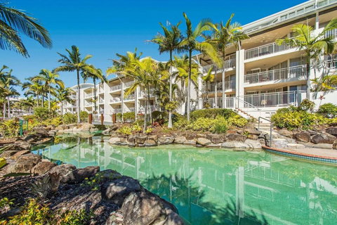 Alexandra Beach Resort Couples Escape - CoastHM - Accommodation Cooktown 0