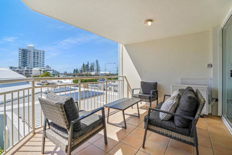 Alexandra Beach Resort Couples Escape - CoastHM - Accommodation Cooktown 2