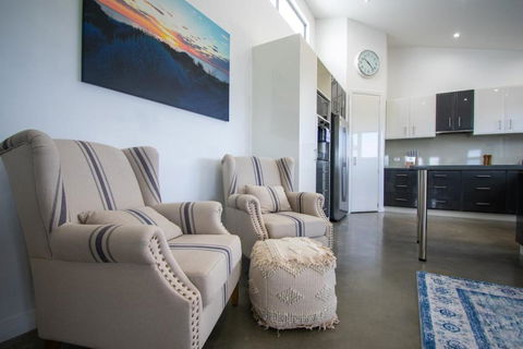 Alfra 23 - Accommodation Cooktown 2