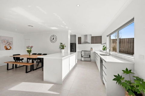 All Day Sunshine And Relaxation -Pet Friendly - Accommodation Cooktown 0