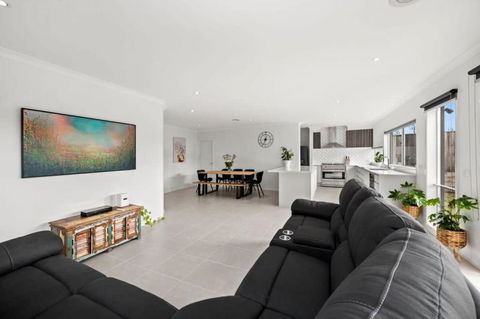 All Day Sunshine And Relaxation -Pet Friendly - Accommodation Cooktown 1