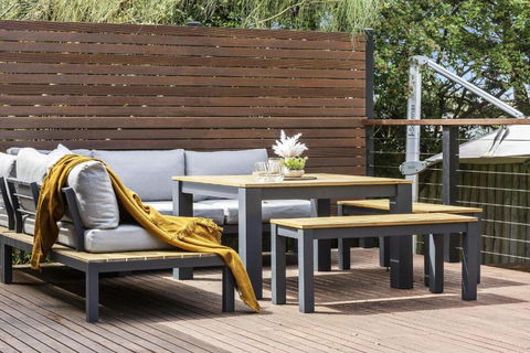 All Decked Out - Beach Retreat In Central Blairgowrie - Accommodation Cooktown 2