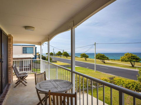 Allawah Beach House - 29 Dalmeny Drive, Kianga - Accommodation Cooktown 2