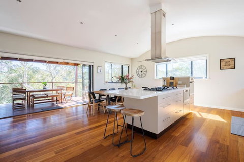 Alleura House Serene Bushland 4BR Families Groups - Accommodation Cooktown 0