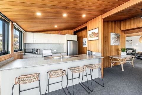 Alli Belle- Hilltop Gem - Accommodation Cooktown 2