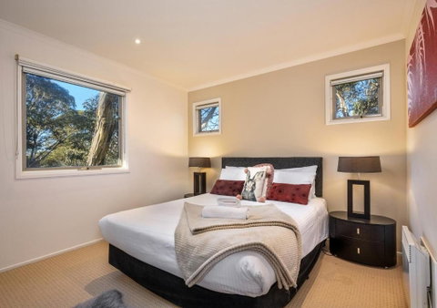 Alpenglow - Accommodation Cooktown 1