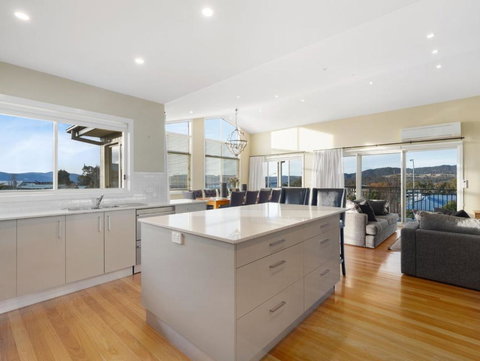 Alpine Retreat 107A Gippsland Street - Accommodation Cooktown 3