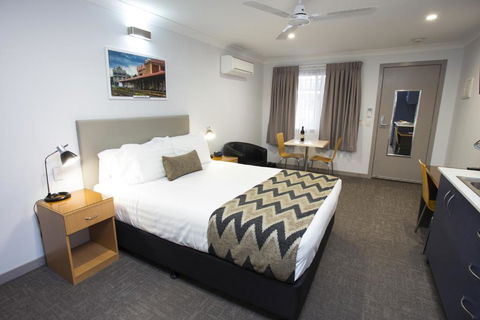 Altitude Motel Apartments - Accommodation Cooktown 2