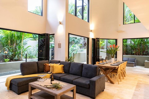 Amalfi - Port Douglas, Luxury In The Centre Of Town - Accommodation Cooktown 0