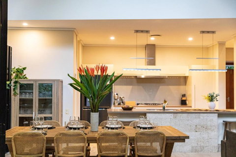 Amalfi - Port Douglas, Luxury In The Centre Of Town - Accommodation Cooktown 3