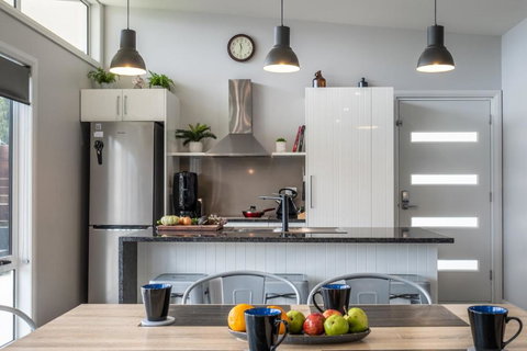 Amaroo 2 - Freycinet Holiday Houses - Accommodation Cooktown 1