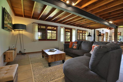 Amaroo House - Glorious Views - Accommodation Cooktown 3