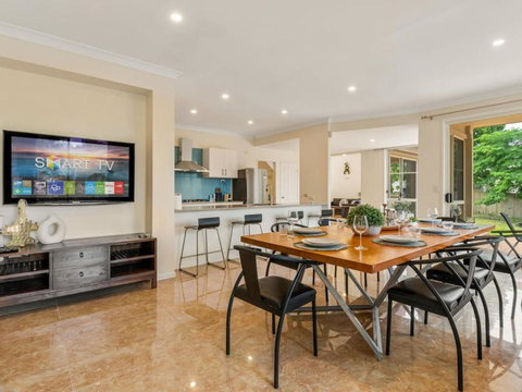 Amazing Broadwater City View Holiday Home With Pool - Accommodation Cooktown 0