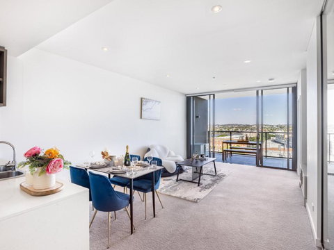 Amazing Cityview Glamourous 2BR Apt W Parkpool - Accommodation Cooktown 0