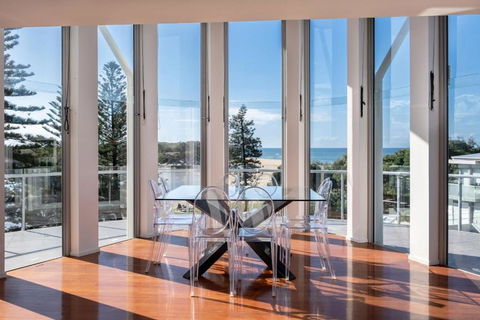 Amazing Currimundi Lakefront Ocean Penthouse - Accommodation Cooktown 0