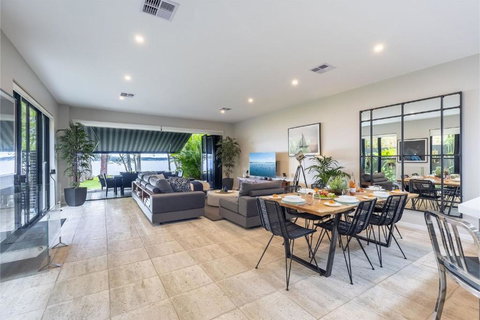 Ambience On The Waterfront 14 Danalene Parade - Accommodation Cooktown 3