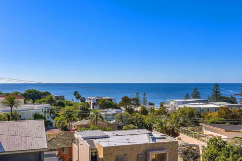 Amelie - Luxury Beach View Condo Minutes To Beach - Accommodation Cooktown 3