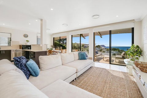 Amelie - Luxury Beach View Condo Minutes To Beach - Accommodation Cooktown 0
