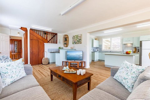 Anchored At Fingal Bay 80 Marine Drive - Accommodation Cooktown 2