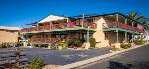 Anchors Aweigh - Adult & Guests Only - Accommodation Cooktown 0