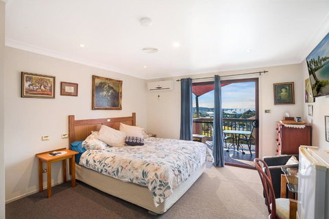 Anchors Aweigh - Adult & Guests Only - Accommodation Cooktown 1