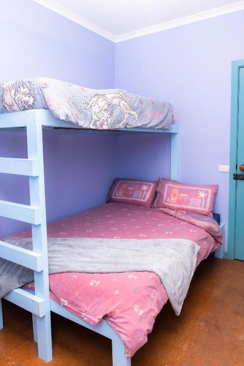 Anglesea Backpackers - Accommodation Cooktown 3
