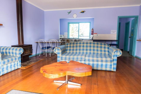 Anglesea Backpackers - Accommodation Cooktown 2