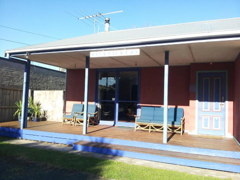 Anglesea Backpackers - Accommodation Cooktown 1