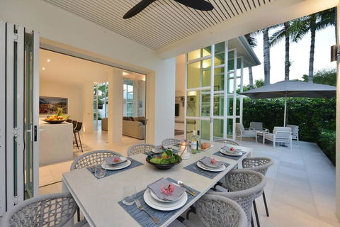 Anjea - Luxury 5 Bedroom Home By The Beach - Accommodation Cooktown 2