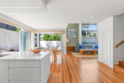 Anna Superbly Stylish Luxury Townhouse - Accommodation Cooktown 2