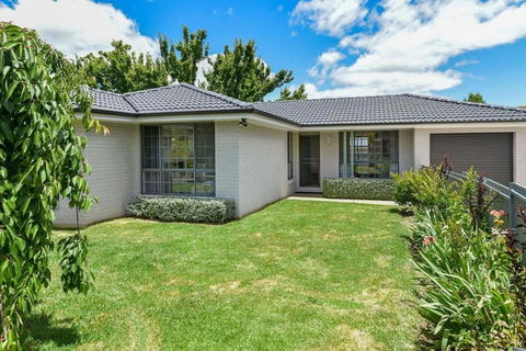 Anson Abode - CBD Home, Modern Sophistication - Accommodation Cooktown 3