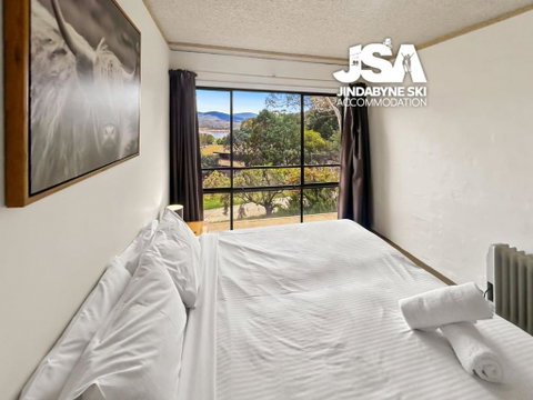 Alpine Mountain View Kirwan 10 - Accommodation Cooktown 4