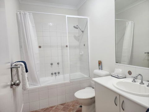 Apartment In Apollo Quays Resort With Shared Jetty - Accommodation Cooktown 2