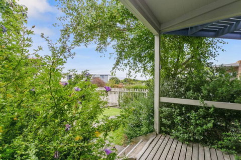 Apollo Bay Beach Bungalow - Couples Retreat - Accommodation Cooktown 3