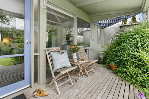 Apollo Bay Beach Bungalow - Couples Retreat - Accommodation Cooktown 0