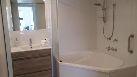 Apollo Luxury Apartments - Accommodation Cooktown 1