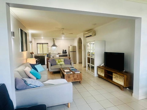 Apartment In Palm Cove - Accommodation Cooktown 2