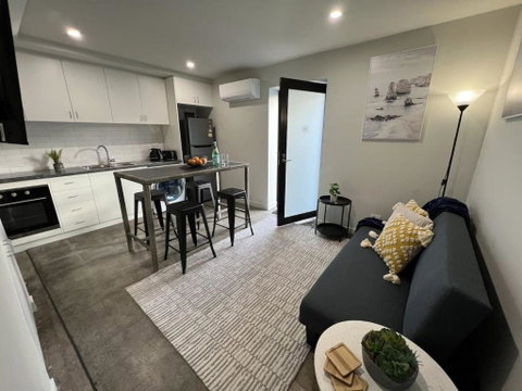 Apt With Aircon & Loft Bedroom Great Location - Accommodation Cooktown 1
