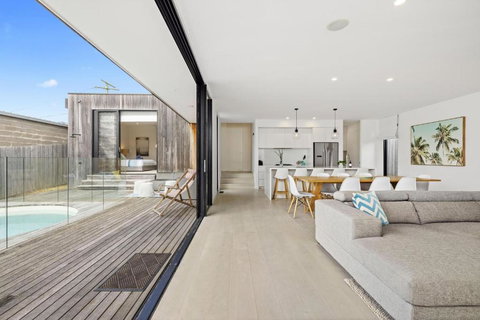 Aqua Luna - Stylish Retreat By Koonya Ocean Beach - Accommodation Cooktown 1