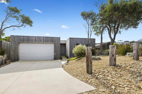 Aqua Luna - Stylish Retreat By Koonya Ocean Beach - Accommodation Cooktown 2