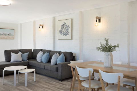 Aque Blu - 11 Hillcrest Ave North Narooma - Accommodation Cooktown 4