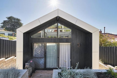 Architectural Brilliance - Sandy Bay - Accommodation Cooktown 1