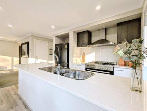 Arina On Lakes - Accommodation Cooktown 4